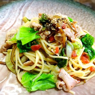 梅と塩昆布で味付け簡単！ 白菜と豚肉のパスタ